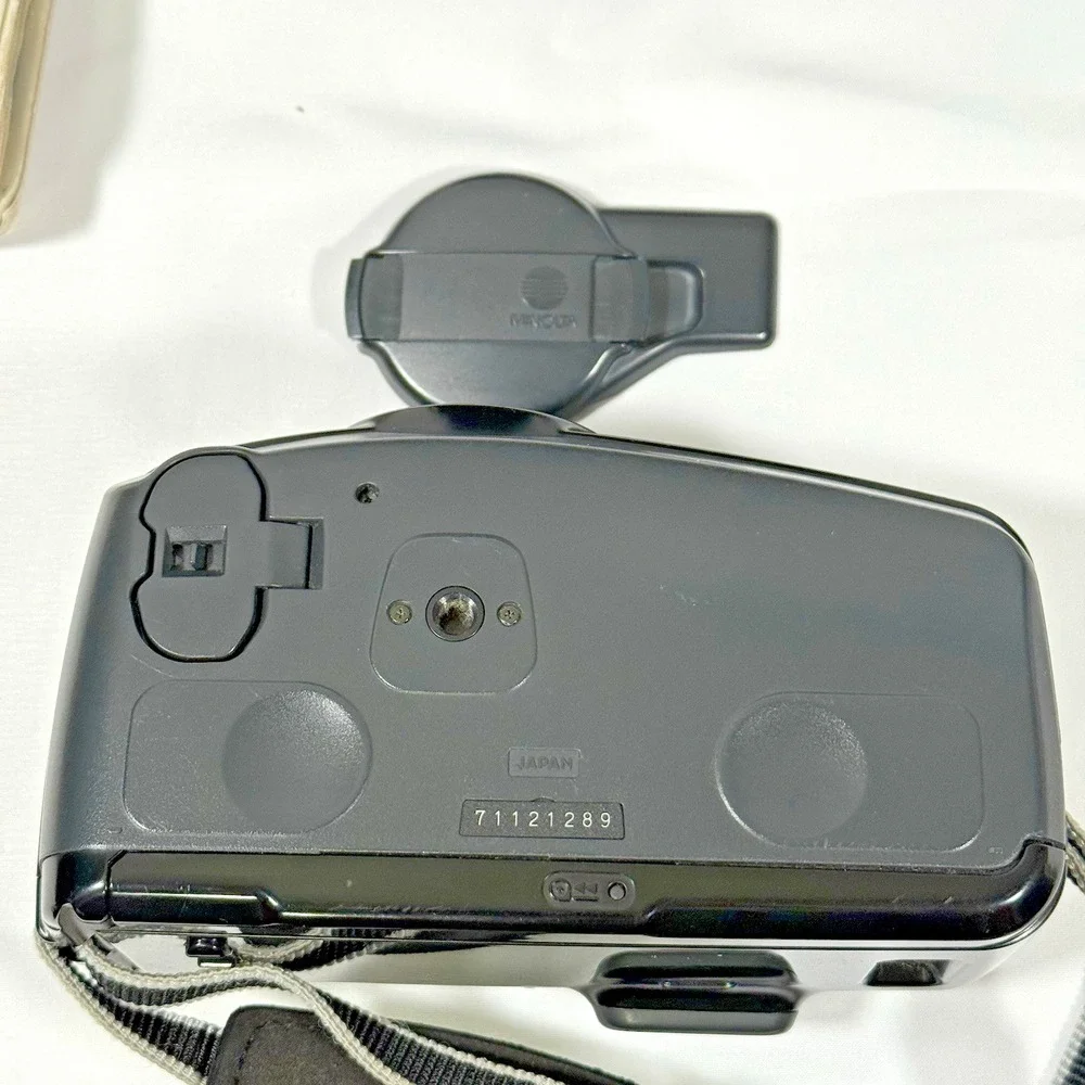 Minolta Freedom Zoom 105i 35mm Film Camera Black APZ 35-105mm Lens Manual Case